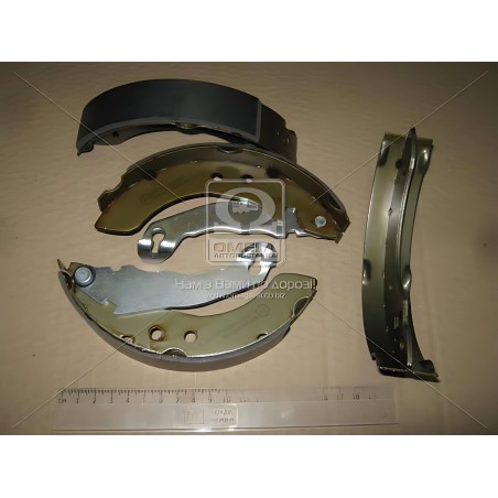 ➤ Колодка гальм. барабан. FORD ESCORT задн. (вир-во LPR) 04600