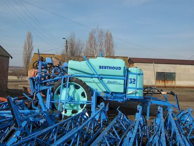 Запчастини на кабіну і навісне обладнання тракторів моделей Т-16 і Т-25